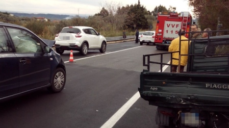 Scontro tra Ape Piaggio ed automobile, illesa una ragazza L’autista del motocarro trasferito in ospedale. Accertamenti della Polizia Locale sulla dinamica dell'incidente