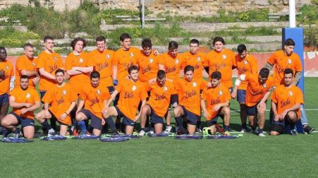 Viola e Amatori rugby Napoli, un messaggio di sport! I giovani atleti dell’Amatori Rugby Napoli hanno indossato le t-shirt omaggiate dalla Viola Reggio Calabria per testimoniare l’unione 