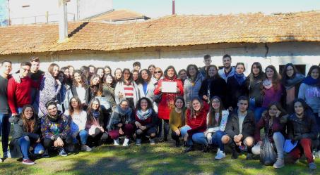 Palmi, gli alunni del liceo “Alvaro” a Ferramonti Visita degli studenti per riaccendere una luce nelle tenebre del genocidio