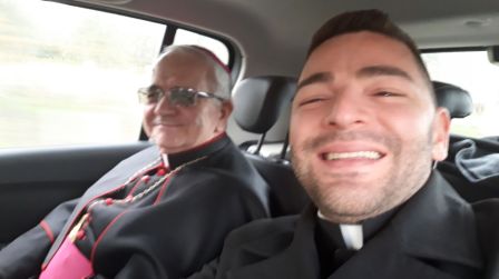 Don Gaudioso Mercuri nuovo parroco di Varapodio Una chiesa gremita di fedeli ha accolto l'arrivo del prete