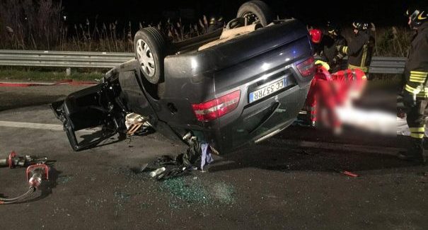 Scontro tra tir ed un’autovettura, muore 46enne Si registra l'ennesimo incidente sulla strada statale 106