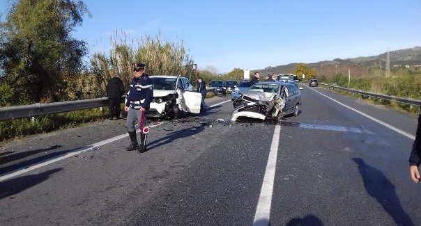 Si scontra con un’altra auto: muore 69enne sulla S.S. 106 L'uomo è deceduto agli Ospedali Riuniti di Reggio Calabria per le grave lesioni riportate nell'impatto