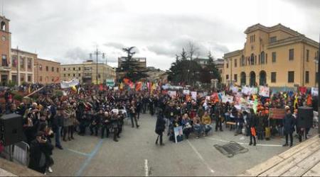 Vibo, diecimila persone ricordano le vittime di mafia Manifestazione organizzata da Libera in occasione della Giornata della memoria e dell'impegno