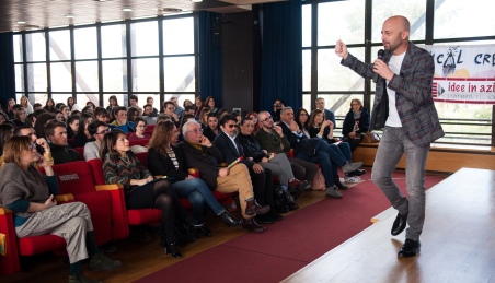 Successo all’Unical per il #NonCiFermaNessuno tour Luca Abete ha parlato agli studenti