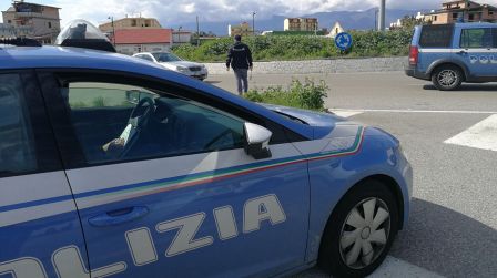 Spaccio sostanze stupefacenti, arrestate due persone I cittadini extracomunitari sono stati bloccati dalla Polizia