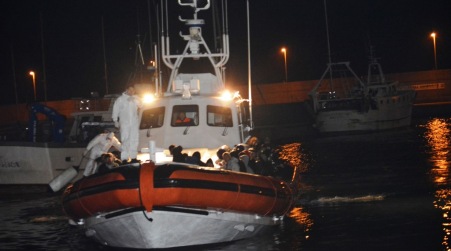 Roccella Jonica, arrestati dalla Polizia di Stato tre scafisti Lo scorso 3 marzo era stata intercettata un'imbarcazione con 74 migranti di varie nazionalità