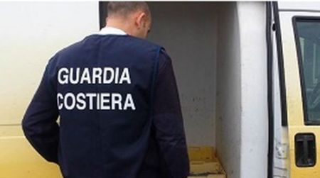 Sequestrati sette quintali di bianchetto sulla S.S. 106 Operazione congiunta di Guardia di Finanza e Guardia Costiera