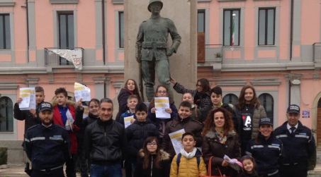 Taurianova, studenti in visita al Comando di Polizia Locale Bella esperienza per gli alunni delle quinte classi della suola primaria "F. Sofia Alessio"