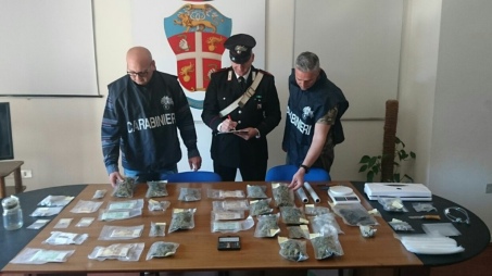 Corigliano, sequestrati quasi 2 kg di sostanza stupefacente Nascosta anche nei cassonetti delle tapparelle ed in un pub: un arresto