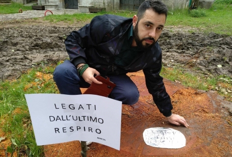 Taglio dei platani secolari di Serra San Bruno Incursione dell'artista Angelo Ventimiglia, autore di un'installazione che esalta la tutela dell'ambiente