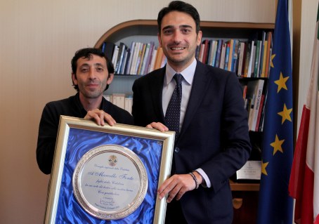 Nicola Irto ha incontrato l’attore Marcello Fonte Il Presidente del Consiglio regioanle si è congratulato con l'artista di origini reggine per il prestigioso riconoscimento ottenuto a Cannes