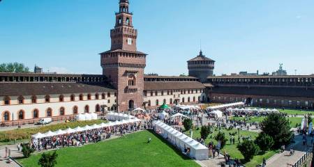 Una delegazione del comune di Gerace a Milano Sindaco e compagni hanno partecipato alla grande festa di Bandiere arancioni, l'iniziativa del Touring Club Italiano che certifica i borghi più accoglienti e sostenibili d'Italia