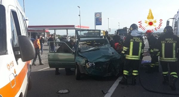 Scontro tra due auto, ancora un’altra vittima sulla 106 L'incidente è avvenuto ieri pomeriggio a Simeri Crichi