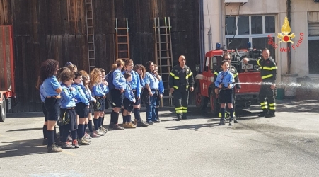 Scout incontrano i Vigili del Fuoco di Catanzaro Entusiasmo dei più piccoli per questa bella esperienza