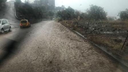 Nubifragio nel Vibonese, notte di panico nella zona Alcune famiglie hanno lasciato le abitazioni. Acqua e fango hanno invaso le strade