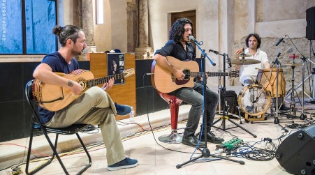 Roccella Jonica, presentato “Come tutti gli altri dei” Nuovo disco di Mujura