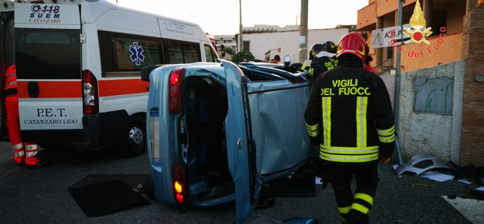 Catanzaro, incidente tra una Fiat Seicento e una Ford Focus In via Martiri di Cefalonia 