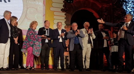 Gratteri vince la “Torre D’argento” del Premio Caccuri Le opere per i finalisti realizzate dal maestro orafo Michele Affidato