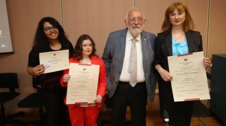 Madre e figlia down si laureano ad Università Calabria Premiate dal rettore Gino Mirocle Crisci