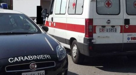 LA FOLLIA. Lite tra fratelli in Calabria, investito e preso a sassate titolare di una nota casa vinicola L’imprenditore si trovava all’interno della sua azienda agricola quando all’improvviso il fratello avrebbe tentato di investirlo con una Bmw