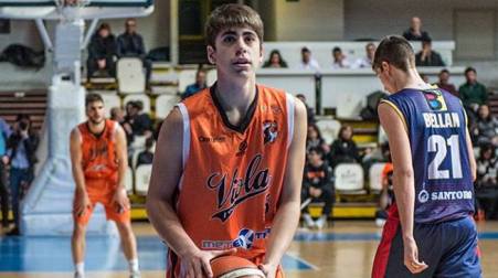 Scuola basket Viola, il vibonese Scialabba in cabina di regia E' stato una pedina fondamentale nel roster che ha conquistato il titolo interregionale