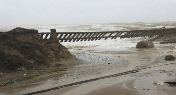 Maltempo, “allerta meteo livello 3” nella Piana di Gioia Tauro La strada statale 106 è stata chiusa per l'esondazione di un fiume. Criticità in Aspromonte. La Protezione Civile consiglia di non uscire di casa