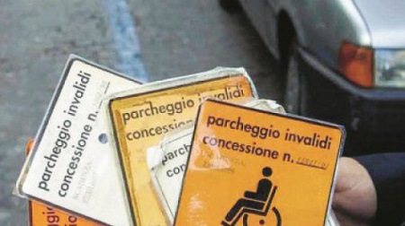 “Furbetti pass invalidi” Catanzaro, interviene Codacons Diffida al Comune: "Vengono sottratti posti a chi ne ha bisogno"