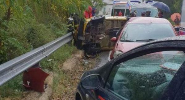 Violento scontro frontale tra due auto: muore 70enne rimasto schiacciato nell’abitacolo Una donna ed un bimbo trasportati in ospedale ma non sono in gravi condizioni. Indagini dei Carabinieri