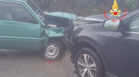 Incidente stradale tra due auto: tra i feriti anche una bambina Le persone coinvolte nell'impatto non sono in gravi condizioni