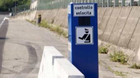 Altri “stop” della Cassazione contro gli autovelox per “far cassa” Nulla la multa se il cartello che segnala l’autovelox non è ripetuto dopo l’incrocio