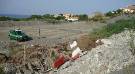 Sequestro area 14mila metri quadri Carabinieri Forestale Era diventata una discarica abusiva. All’interno erano state eseguite anche opere senza autorizzazioni