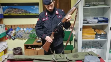 Introduzione armi in area protetta, denunciato cacciatore I Carabinieri Forestale hanno proceduto al sequestro di fucile e munizioni