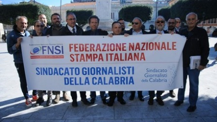 Libertà di stampa, flash mob giornalisti a Reggio Calabria Anche nel territorio calabrese la protesta "Giù le mani dall'informazione"