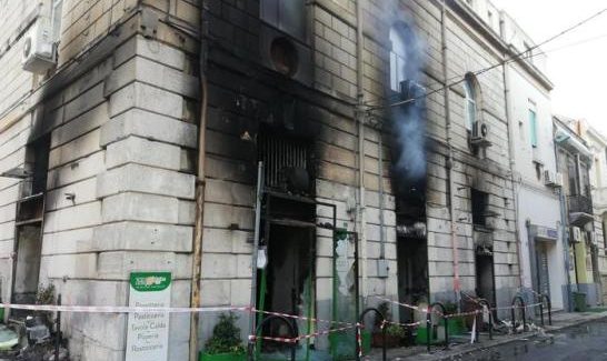 Reggio, in fiamme la pizzeria “Zero glutine life” Sulle cause sono ancora in corso accertamenti 