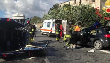 Scontro tra due auto sulla statale 280: sei persone ferite Quattro di loro sono in gravi condizioni