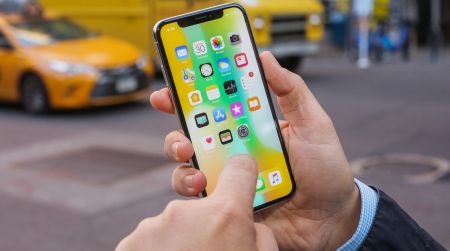 iPhone X esplode con l’aggiornamento iOS 12.1 Apple è stupita dall'incidente. Nel caso in cui si tratti di componenti difettose potrebbe esserci un richiamo globale