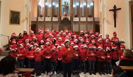 I concerti di Natale degli studenti incantano Molochio Standing ovation per l’esecuzione del brano “Tu scendi dalle stelle” 