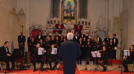 L’abbraccio “Corale” della musica nel Natale di Taurianova Le note della “Corale Tau Padre Alessandro Nardi”, negli eventi organizzati in collaborazione con la Pro Loco “Taurianova nel Cuore”, renderanno magica l’atmosfera della Natività