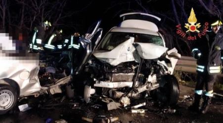 Due giovani morti in un incidente sulla strada statale 106 Le vittime avevano 18 e 19 anni