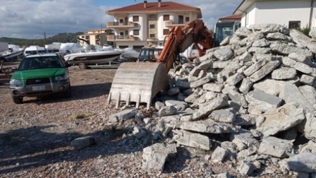 Capannone sequestrato demolito da proprietario Il manufatto era stato realizzato in un’area a rischio in quanto vicina all’alveo di un corso d’acqua