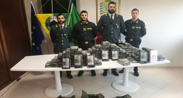 Nuovo maxi sequestro di cocaina al porto di Gioia Tauro Scoperti 115 chili di droga per un valore di 23 milioni di euro