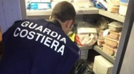 Controlli filiera del pesce: sanzioni, sequestri e denunce Operazione "Confine illegale" da parte della Guardia Costiera