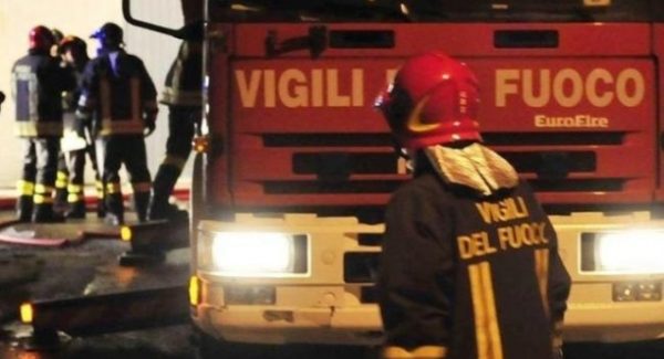 Incendio in un appartamento di Catanzaro, nessun ferito Panico ma nessuna conseguenza per le persone, per un incendio scoppiato nella notte in un'abitazione della zona nord della città