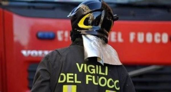 Incendiata auto giornalista di una radio calabrese La vettura è andata completamente distrutta