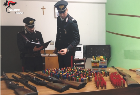 Scalea, donna arrestata per possesso di armi Un uomo è stato arrestato per violazione dei diritti d’autore e detenzione di materiale digitale contraffatto. Altri due ragazzi sono stati denunciati per droga e diversi assuntori segnalati alla prefettura