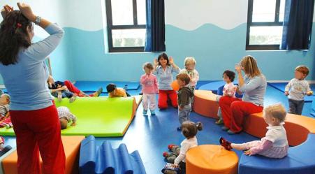 Sospetto abusi sul figlio, genitori picchiano maestra asilo Dalle indagini, però, non emergerebbe alcuna violenza fisica sul bambino. L'intervento di Antonio Marziale: "Non si deve arrivare a tanto. La misura è colma"