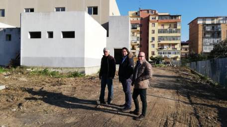 Reggio, sopralluogo al cantiere della palestra di Ravagnese Paris e Latella "soddisfazione per lo sblocco di un’opera molto attesa dai cittadini e che contribuirà alla rigenerazione urbana e sociale del quartiere"