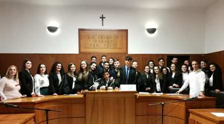 Liceo “Pizi” Palmi simula processo contro il cyberbullismo Attività svolta presso il Tribunale dei Minori di Reggio Calabria