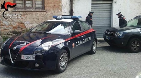 Rapina aggravata in concorso, arrestati due diciassettenni Si sarebbero impossessati di gioielli e preziosi dopo aver fatto irruzione in un negozio di oreficeria