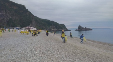 Spiagge e Fondali puliti, Legambiente in azione Il circolo di Cittanova approda sul litorale della Piana di Gioia Tauro con centinaia di volontari 